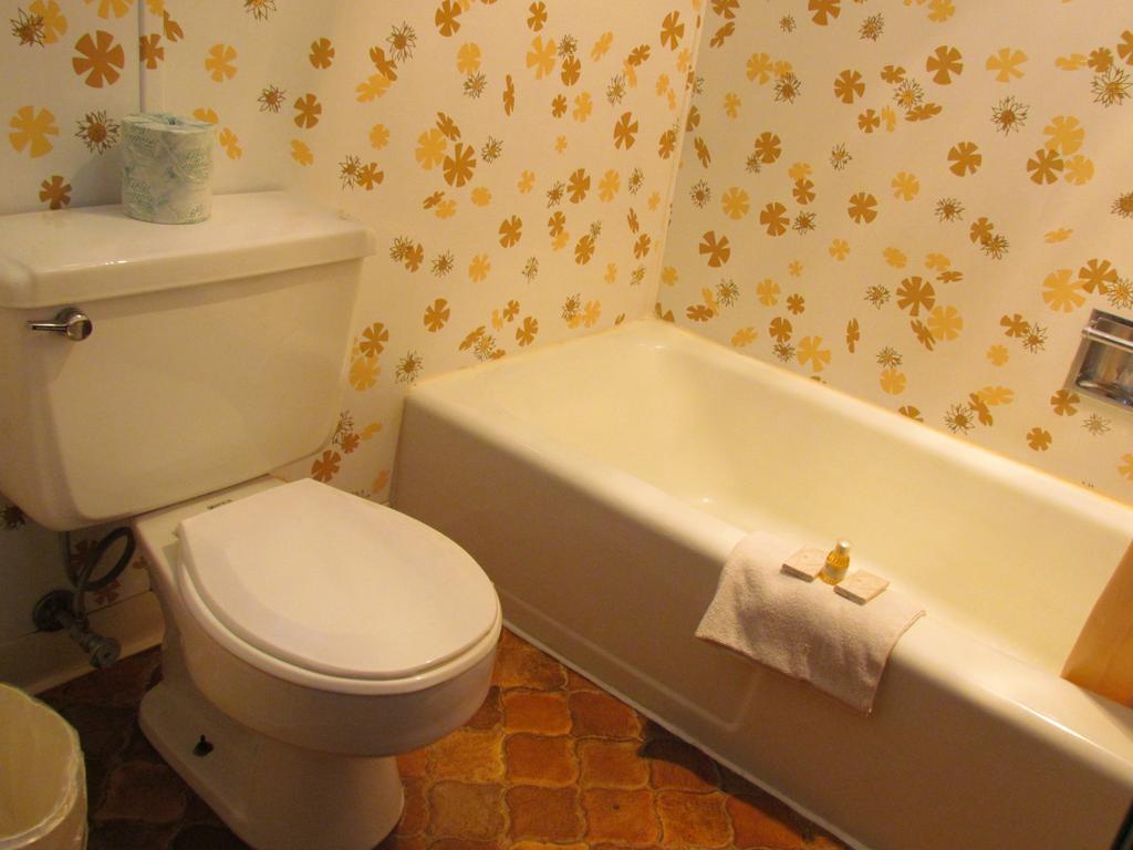 Cherry Lane Motor Inn Amish Country Ронкс Номер фото