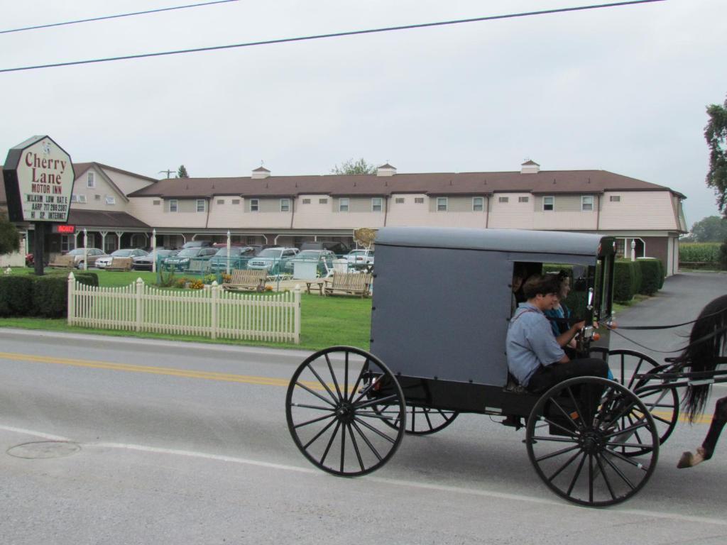 Cherry Lane Motor Inn Amish Country Ронкс Экстерьер фото