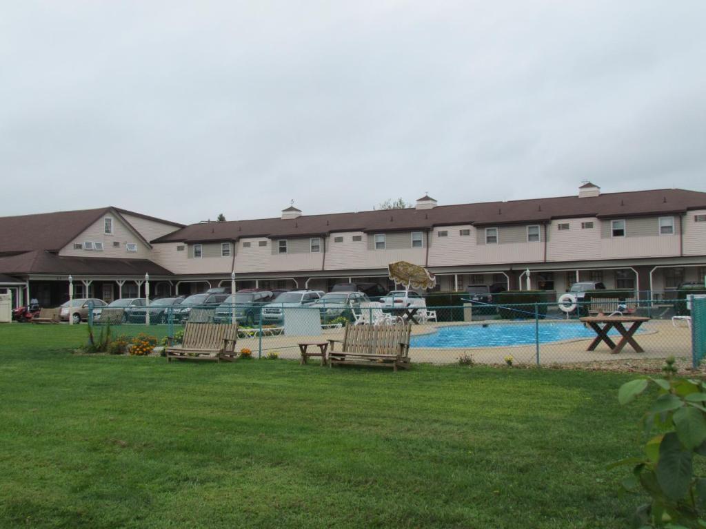 Cherry Lane Motor Inn Amish Country Ронкс Экстерьер фото